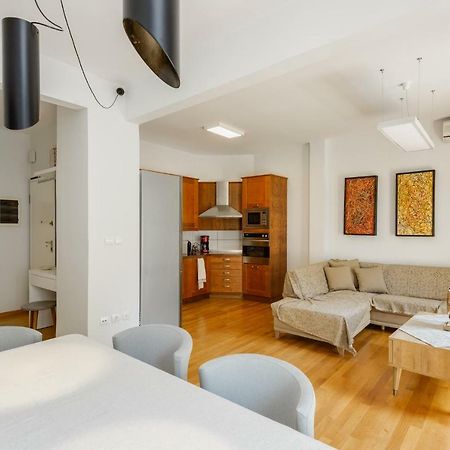 Brand-New Modern Flat In Heart Of City Thessaloniki Buitenkant foto