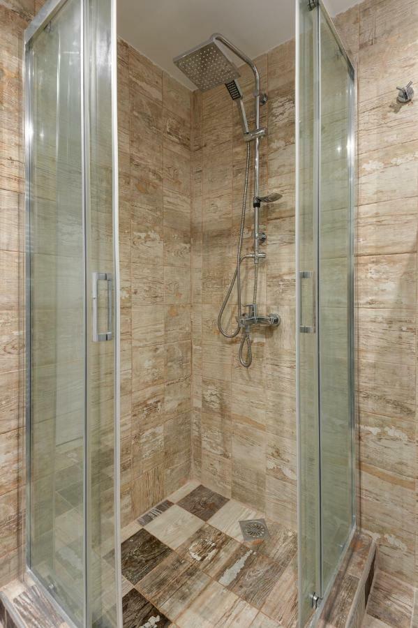 Brand-New Modern Flat In Heart Of City Thessaloniki Buitenkant foto
